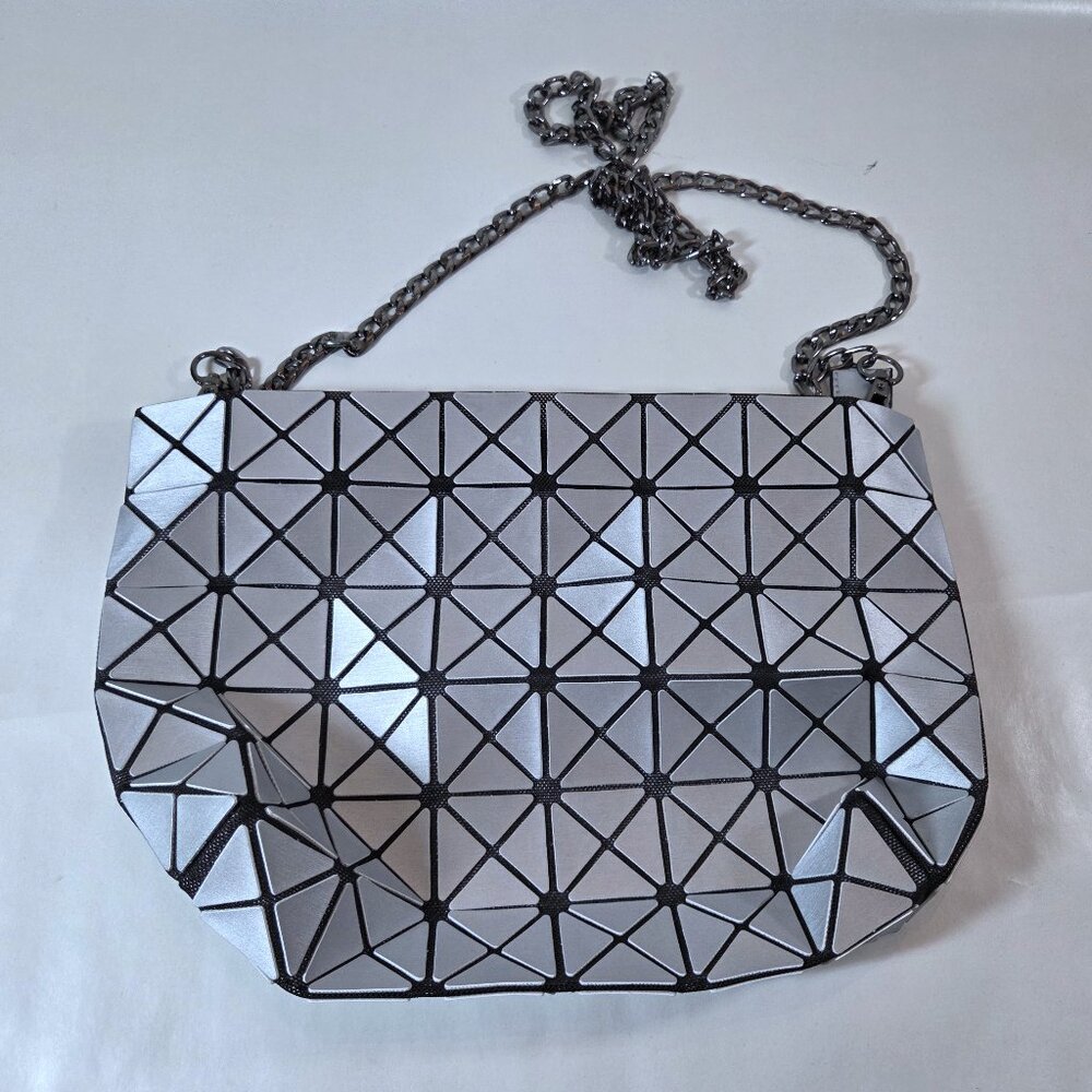 NWOT Silver Geometric Small Purse with Gunmetal Chain Strap